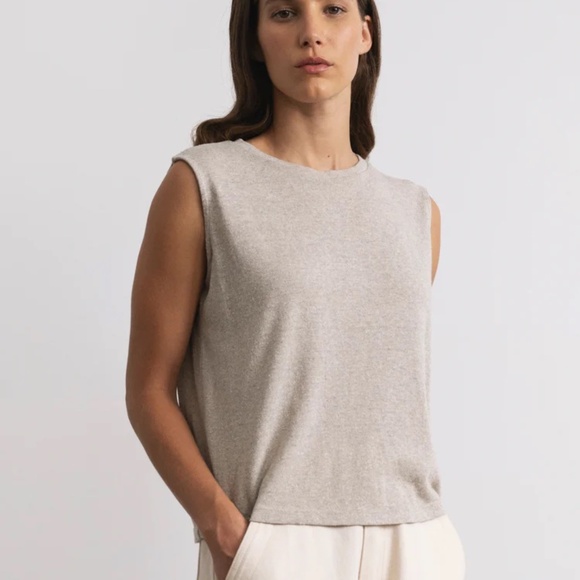 OZMA Tops - OZMA Cream Muscle Tee